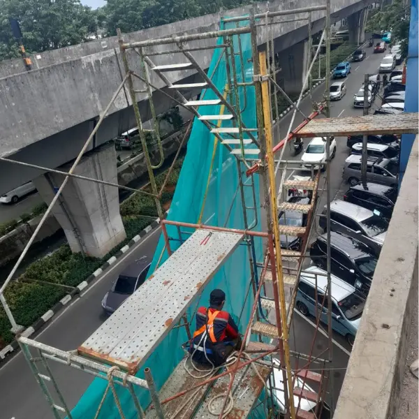 Proyek Konstruksi Baja 10